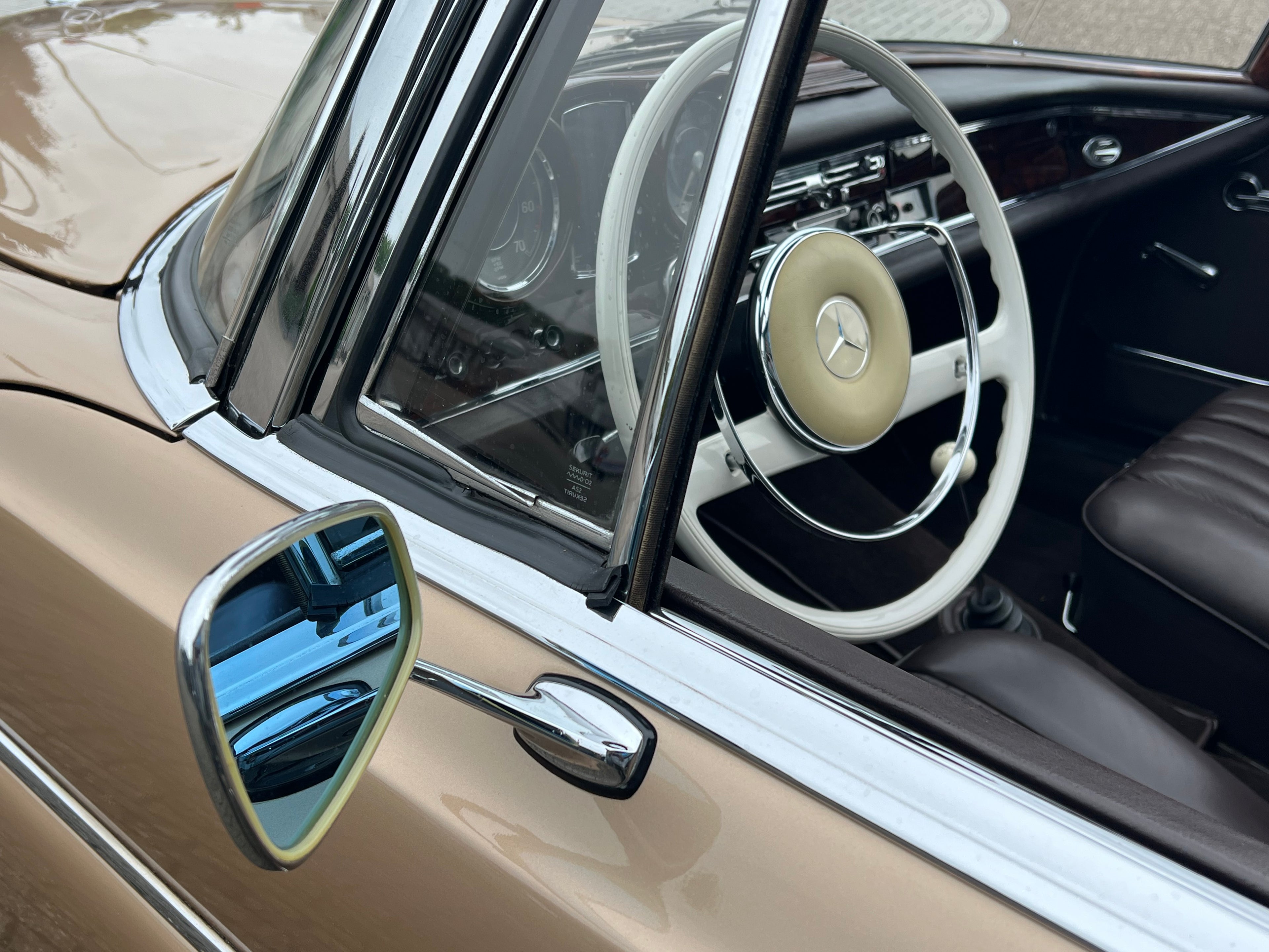 VERKOCHT MERCEDES 220SE