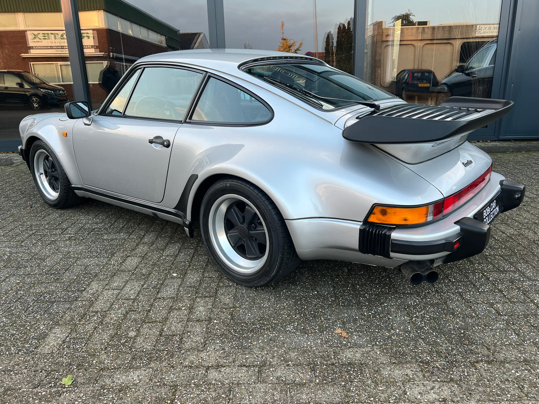 PORSCHE 911 TURBO