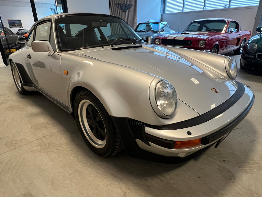 PORSCHE 911 TURBO