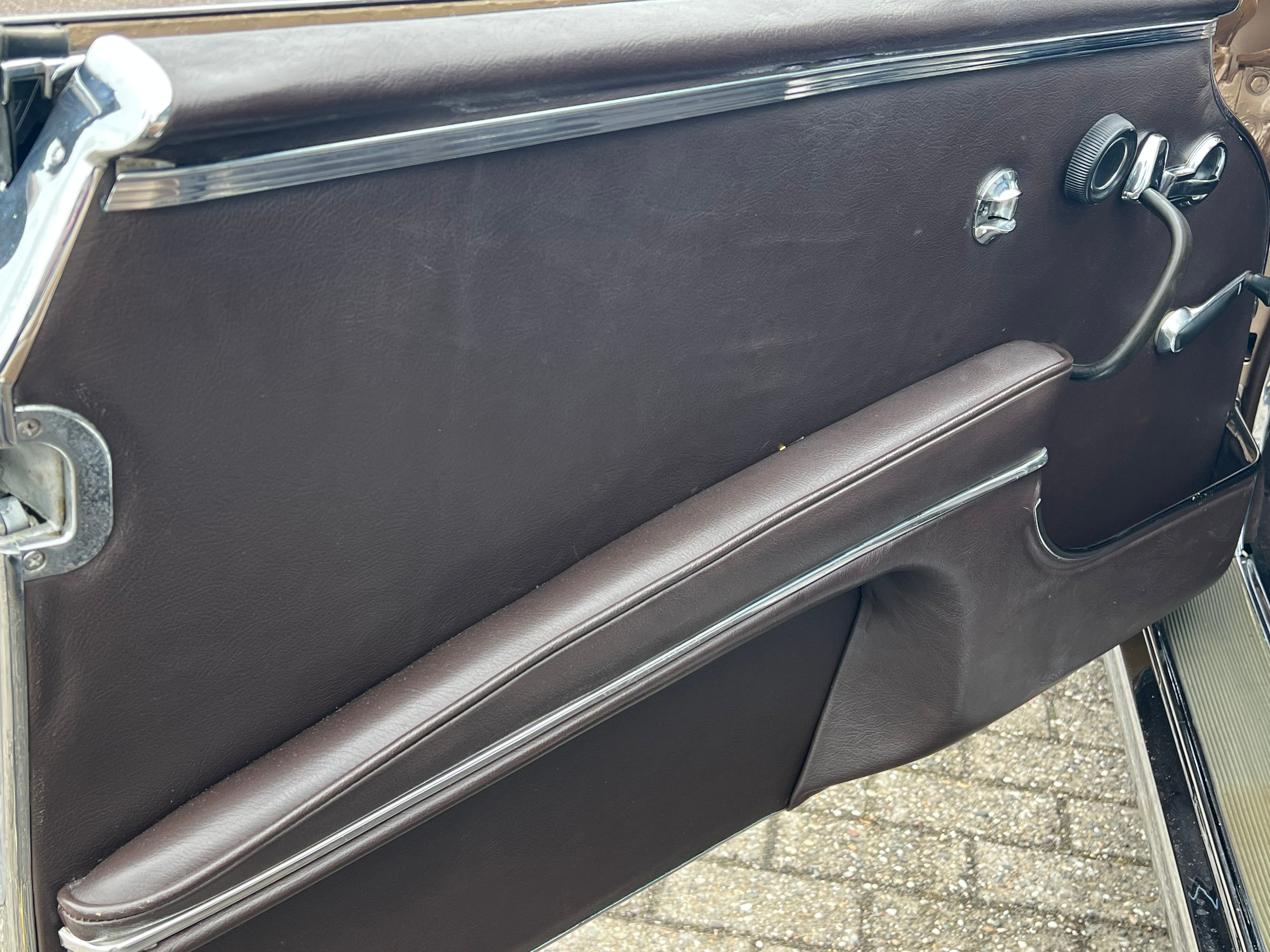 VERKOCHT MERCEDES 220SE