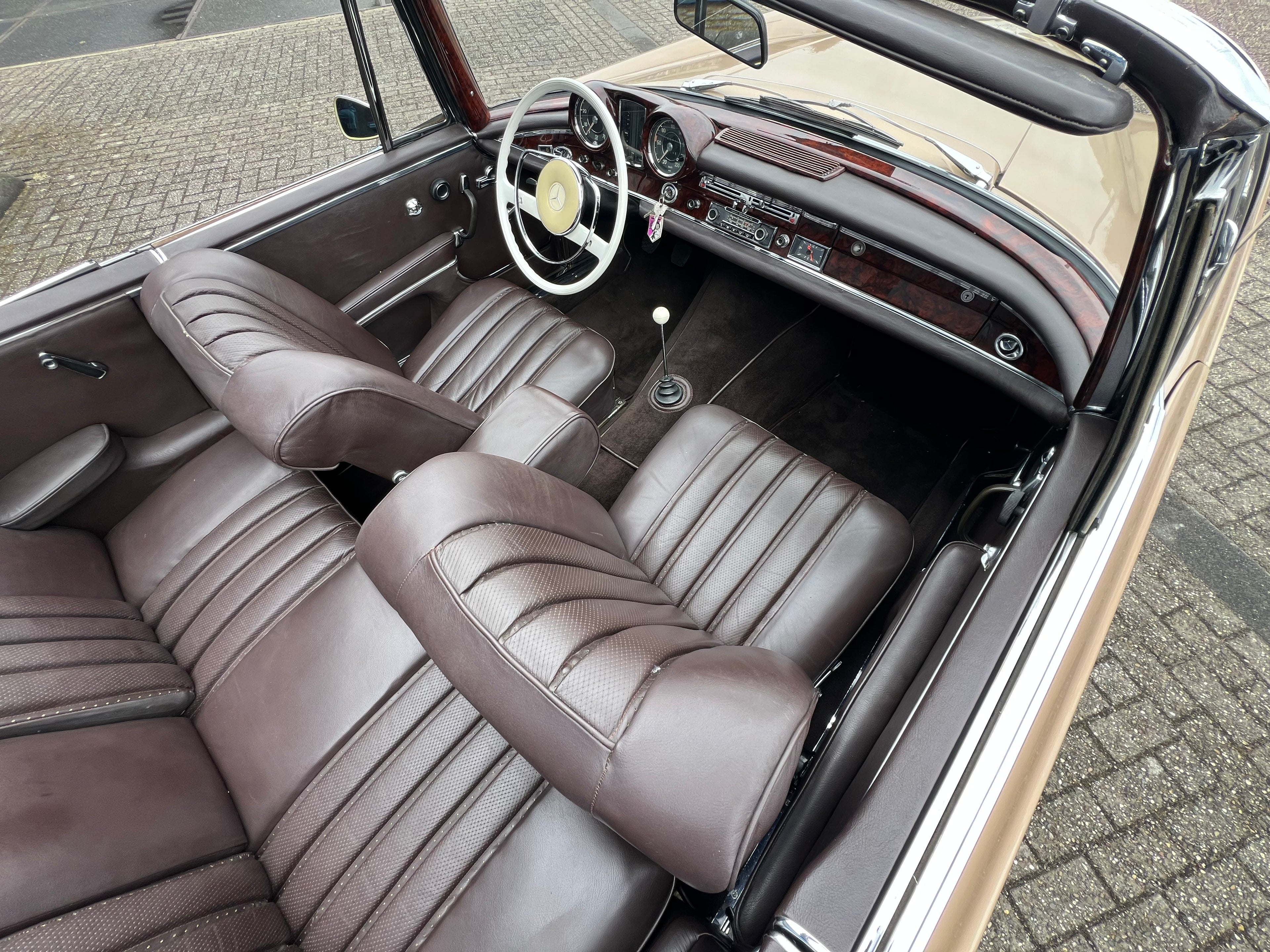 VERKOCHT MERCEDES 220SE