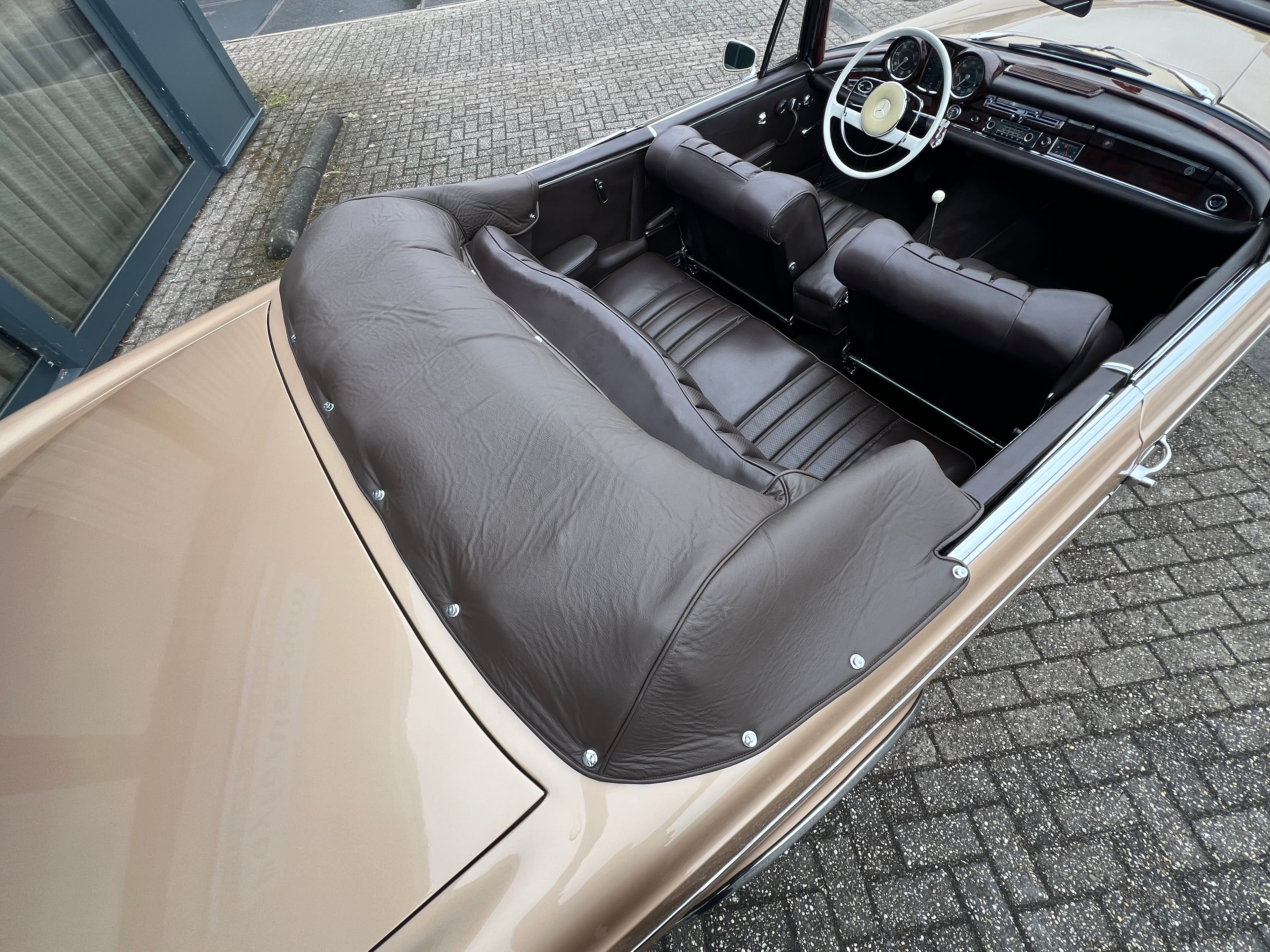 VERKOCHT MERCEDES 220SE