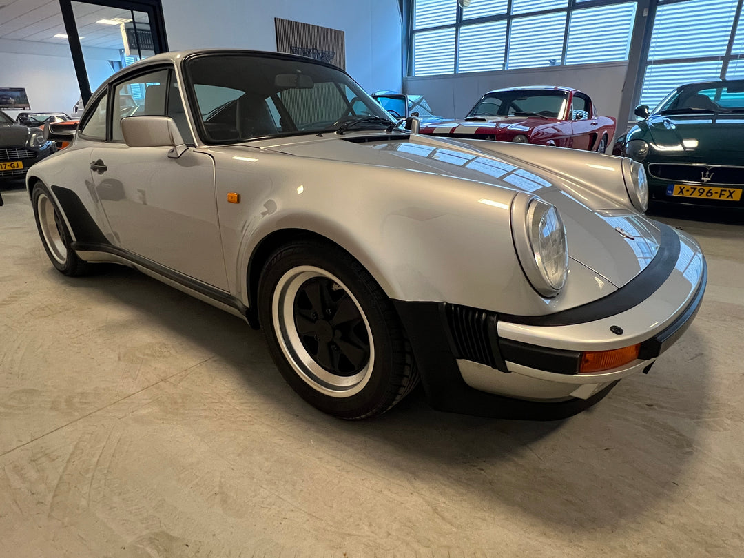 PORSCHE 911 TURBO